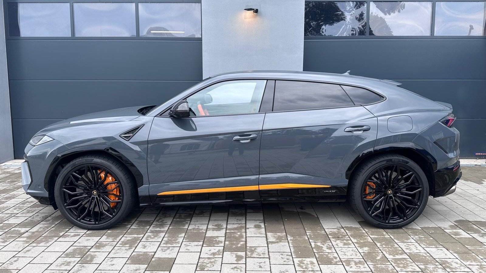 URUS SE Hybrid